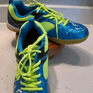 Women’s lightweight non-marking pickleball shoes - court shoes - size 8